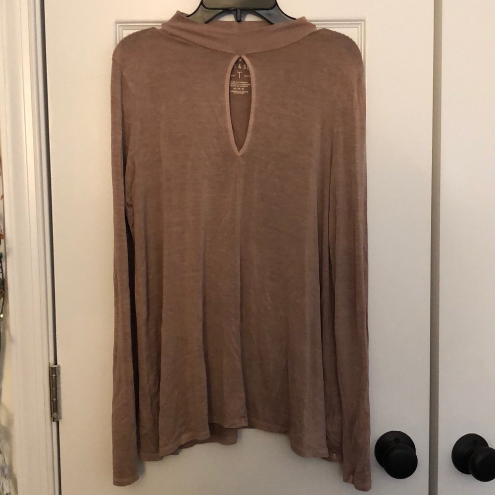 American Eagle Keyhole Top